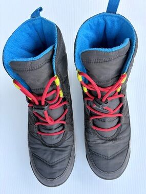 Sorel Gray Winter Boots with Blue Lining, Youth size 6 women’s size 7.5